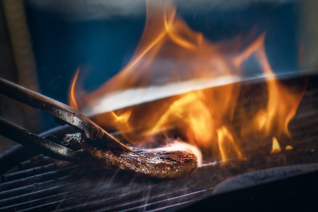 Why Gas Grills Wins the Close War Against Charcoal Grills
